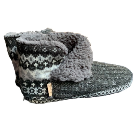 Muk Luks A La Mode Bootie Slippers Size 5/6 Gray Black White Faux Sherpa Lining - Picture 4 of 12